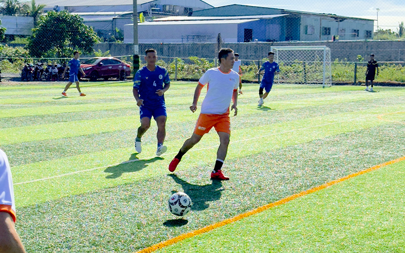 Pha chuyền bóng của các cầu thủ với nhau