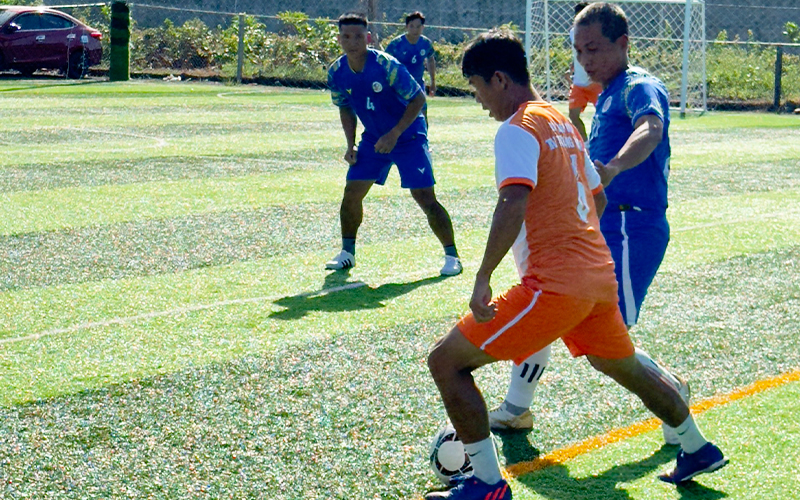 Kĩ thuật dẫn bóng của các cầu thủ trên sân bóng