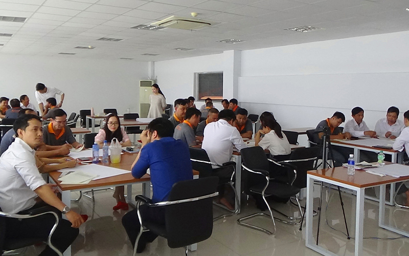 Cán bộ nhân viên cùng nhau đưa ra những cải tiến tốt hơn