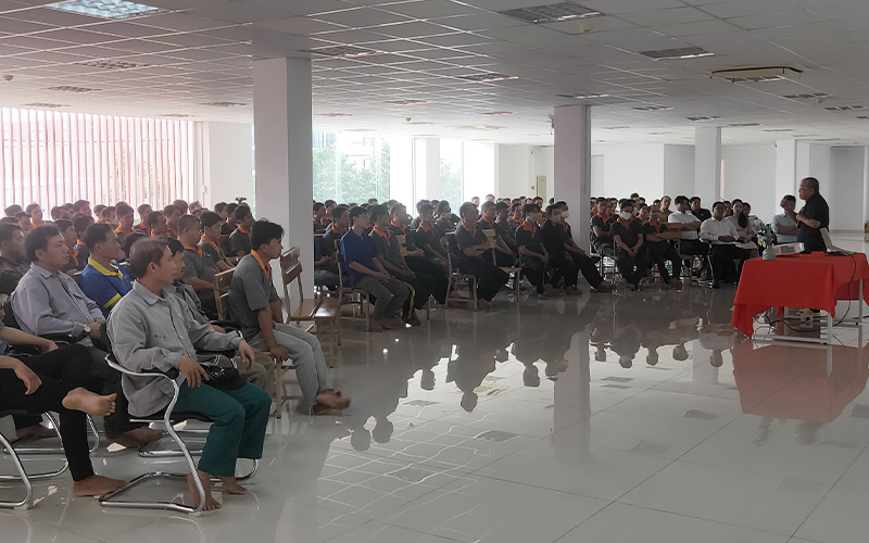 buổi học của các công nhân về chương trình Kaizen 5S