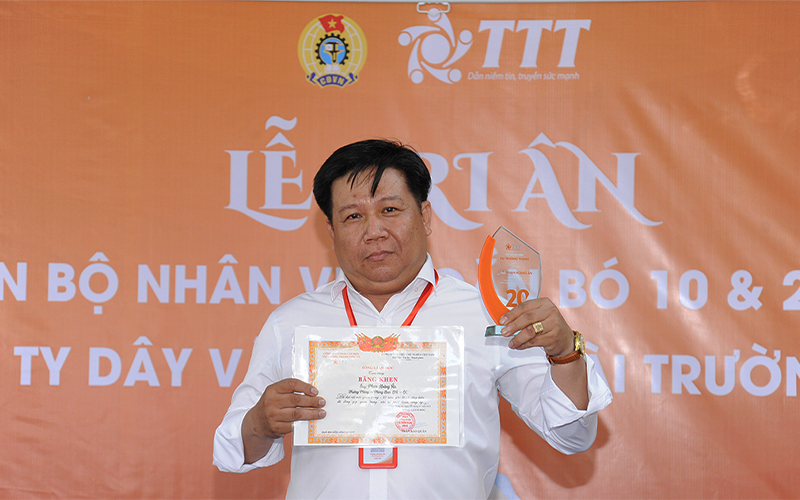 Cán bộ công nhân viên gắn bó 20 năm