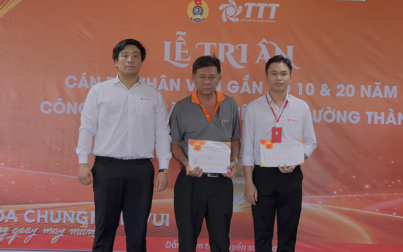 Trao tặng, khen thưởng tập thể thực hiện tốt công tác Kaizen