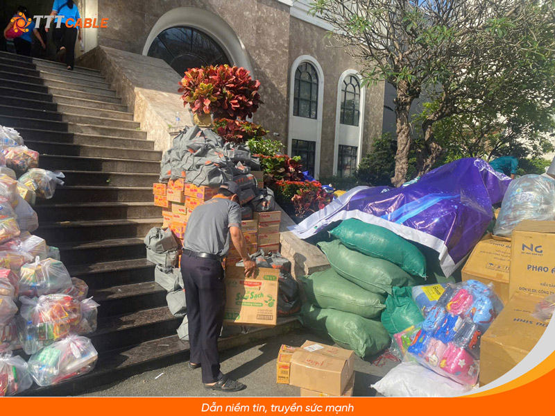 CBNV Tài Trường Thành chuẩn bị quà ủng hộ đồng miền Trung do mưa lũ