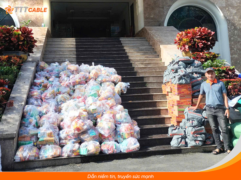 CBNV Tài Trường Thành chuẩn bị quà ủng hộ đồng miền Trung do mưa lũ