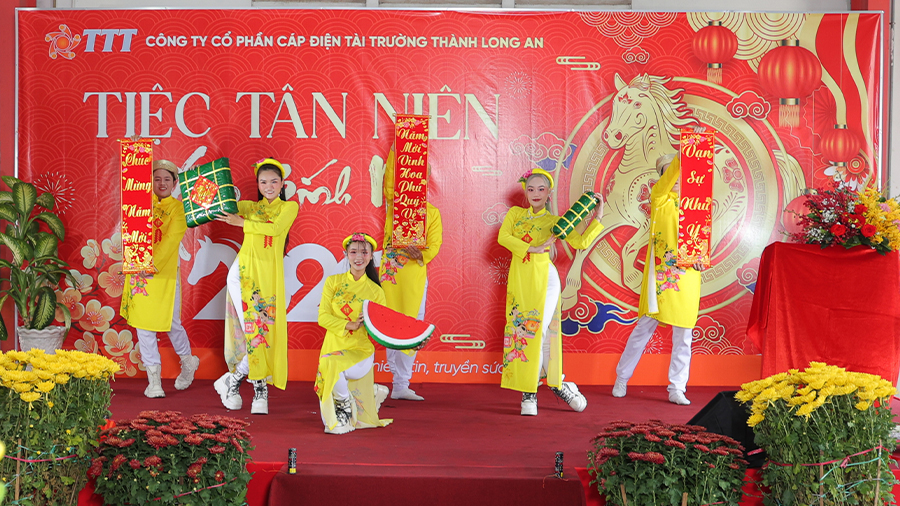 Tiết mục múa mở màn